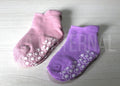 CALCETINES ANTIDESLIZANTE ROSADO Y MORADO