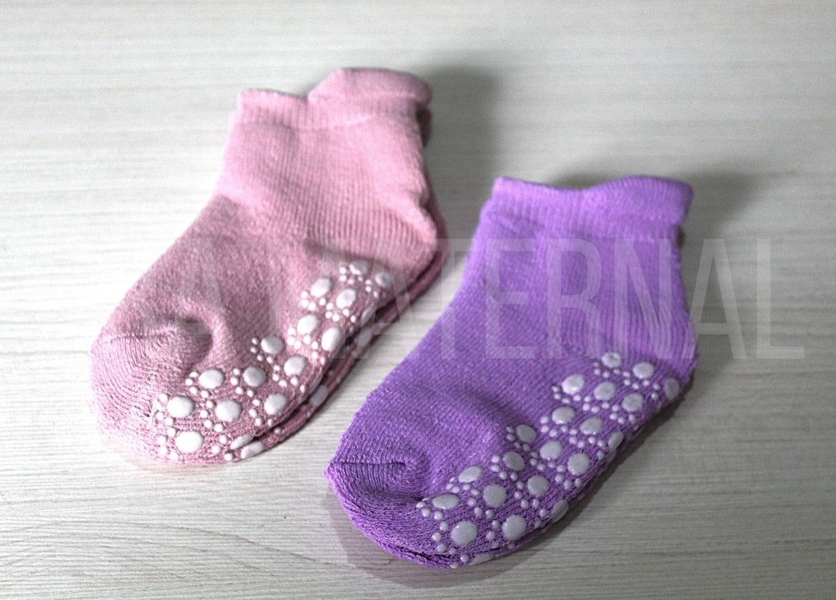 CALCETINES ANTIDESLIZANTE ROSADO Y MORADO