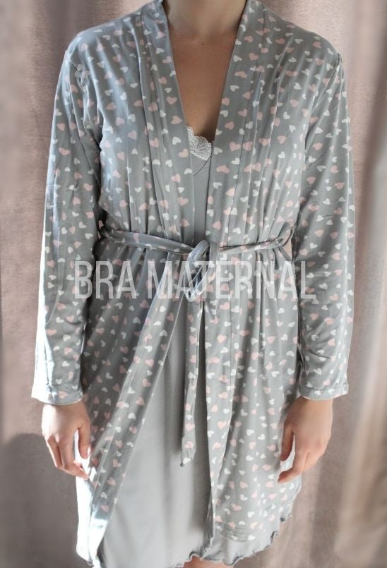 CONJUNTO CAMISOLA Y BATA GRIS CORAZONES