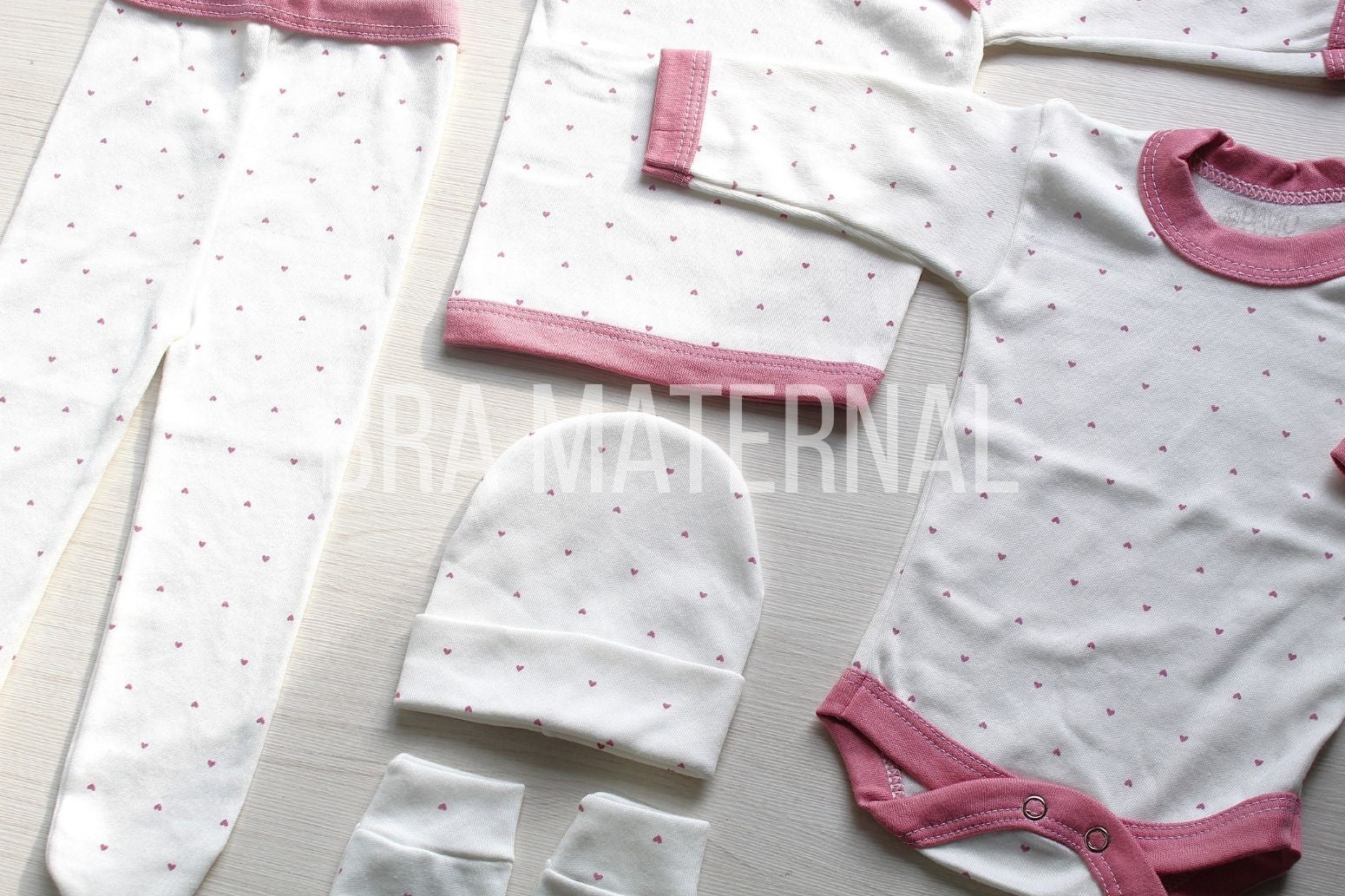 AJUAR BLANCO CON CORAZONES