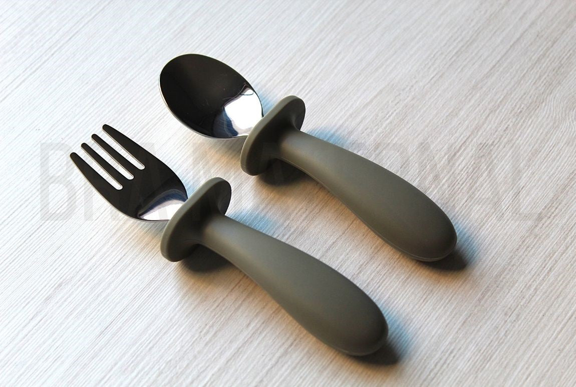 CUBIERTOS BEBÉ GRIS