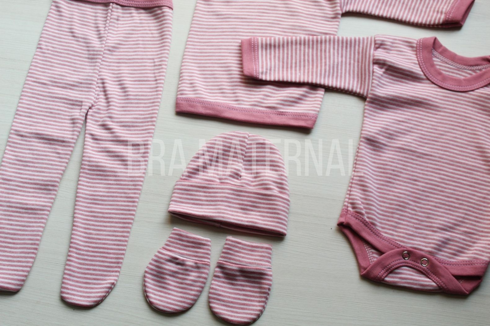 AJUAR ROSADO OSCURO RALLAS
